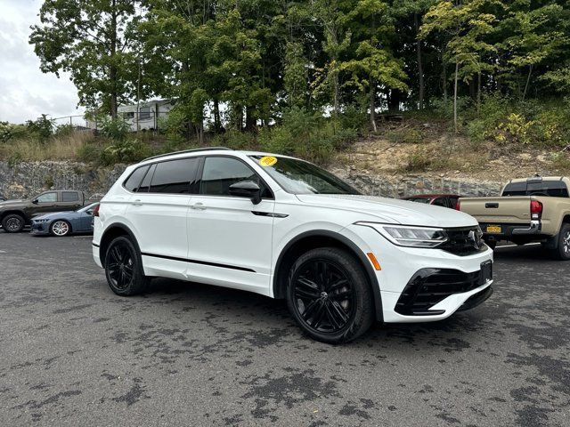 2022 Volkswagen Tiguan SE R-Line Black