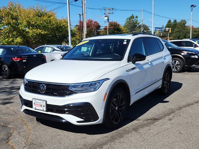 2022 Volkswagen Tiguan SE R-Line Black