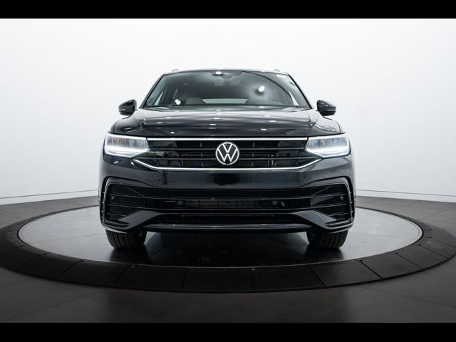 2022 Volkswagen Tiguan SE R-Line Black