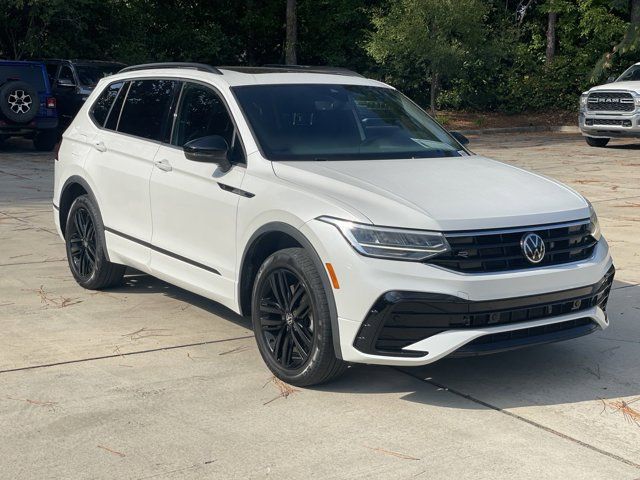 2022 Volkswagen Tiguan SE R-Line Black