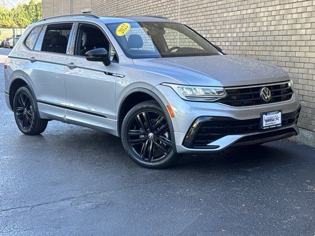 2022 Volkswagen Tiguan SE R-Line Black