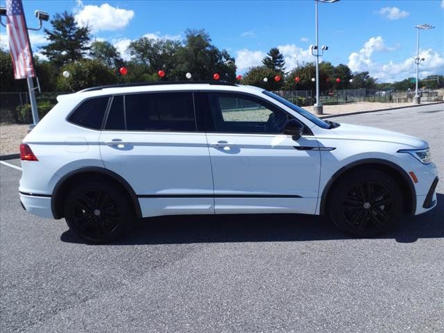 2022 Volkswagen Tiguan SE R-Line Black