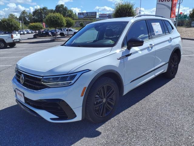 2022 Volkswagen Tiguan SE R-Line Black