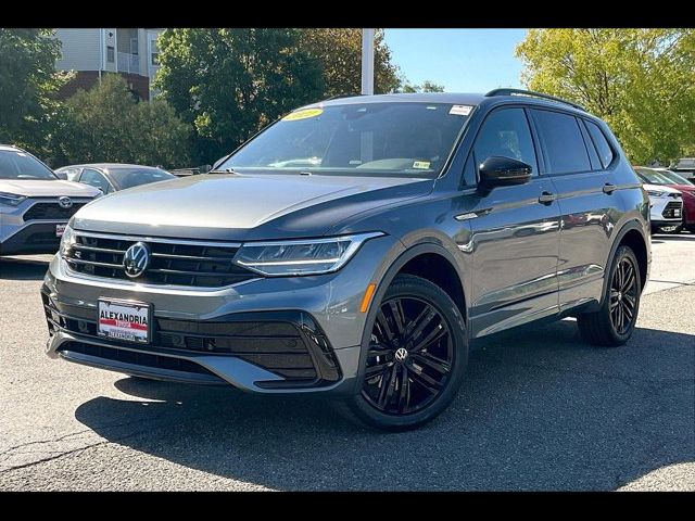 2022 Volkswagen Tiguan SE R-Line Black