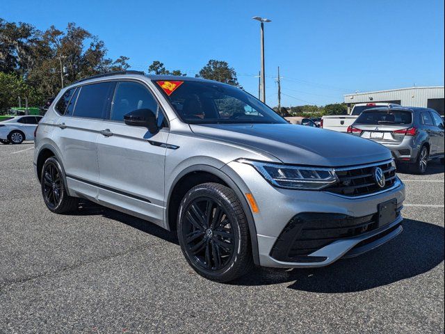 2022 Volkswagen Tiguan SE R-Line Black