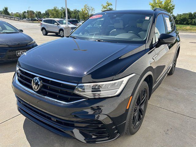 2022 Volkswagen Tiguan SE R-Line Black