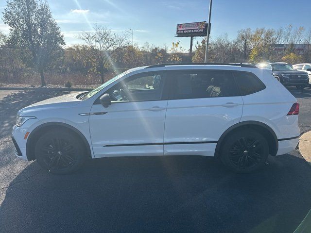 2022 Volkswagen Tiguan SE R-Line Black