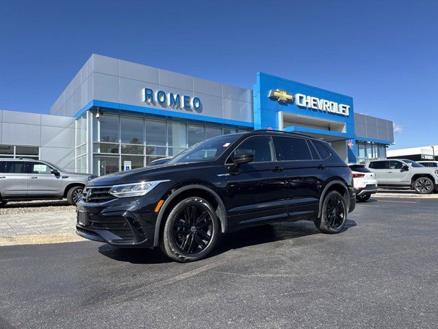 2022 Volkswagen Tiguan SE R-Line Black