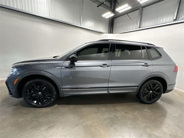 2022 Volkswagen Tiguan SE R-Line Black