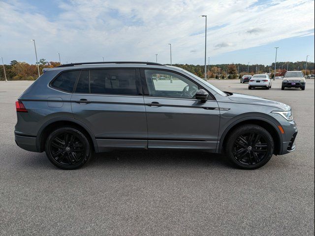 2022 Volkswagen Tiguan SE R-Line Black