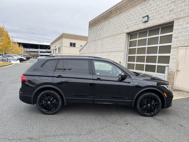 2022 Volkswagen Tiguan SE R-Line Black