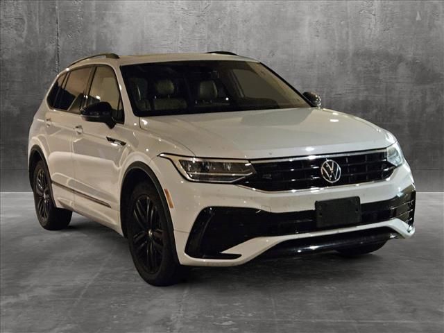 2022 Volkswagen Tiguan SE R-Line Black