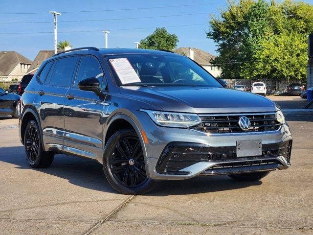 2022 Volkswagen Tiguan SE R-Line Black