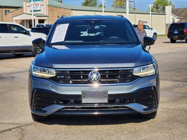 2022 Volkswagen Tiguan SE R-Line Black