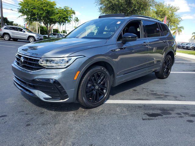 2022 Volkswagen Tiguan SE R-Line Black