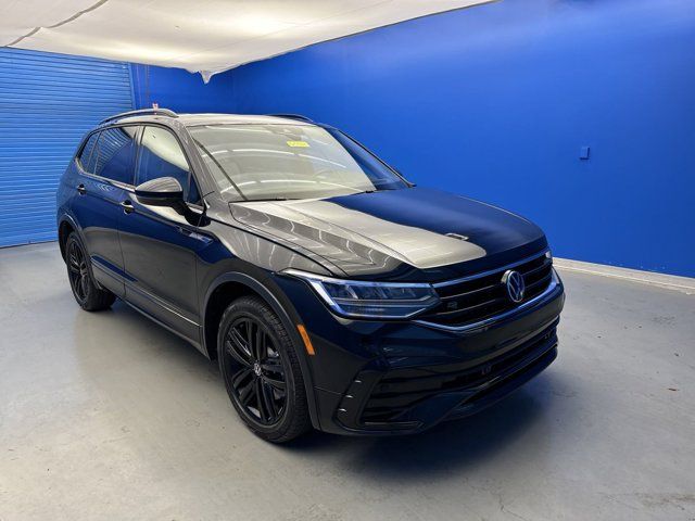 2022 Volkswagen Tiguan SE R-Line Black