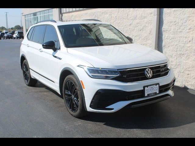 2022 Volkswagen Tiguan SE R-Line Black