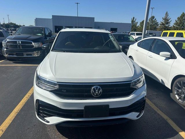 2022 Volkswagen Tiguan SE R-Line Black