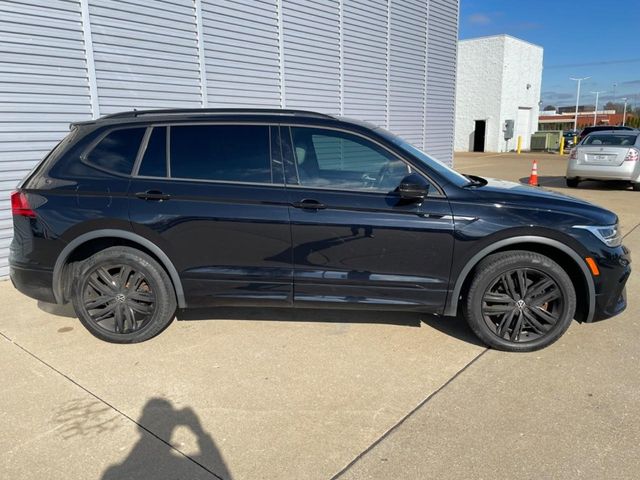 2022 Volkswagen Tiguan SE R-Line Black