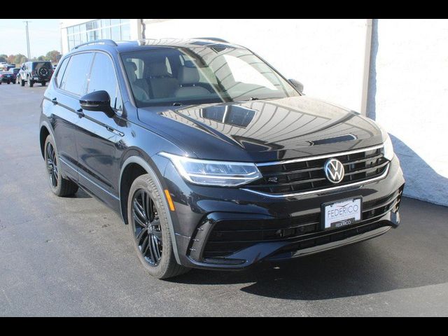 2022 Volkswagen Tiguan SE R-Line Black