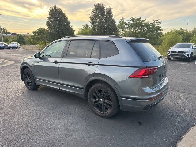 2022 Volkswagen Tiguan SE R-Line Black