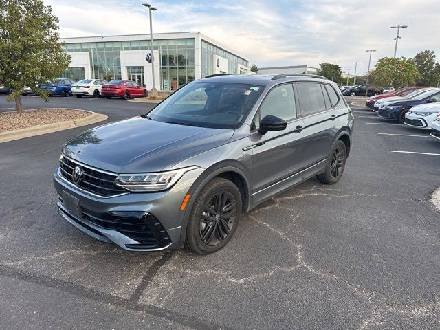 2022 Volkswagen Tiguan SE R-Line Black