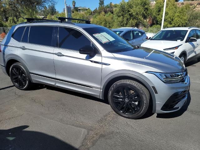 2022 Volkswagen Tiguan SE R-Line Black