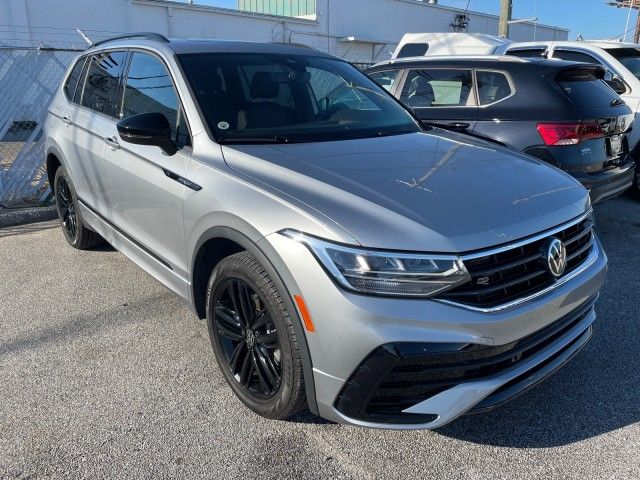 2022 Volkswagen Tiguan SE R-Line Black