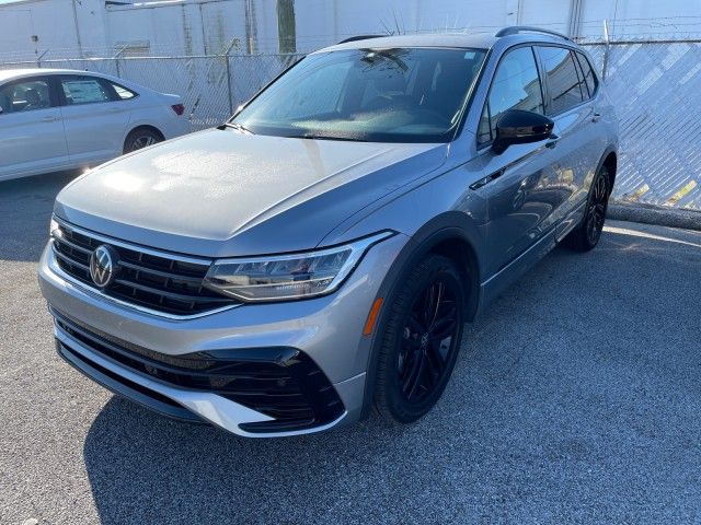 2022 Volkswagen Tiguan SE R-Line Black