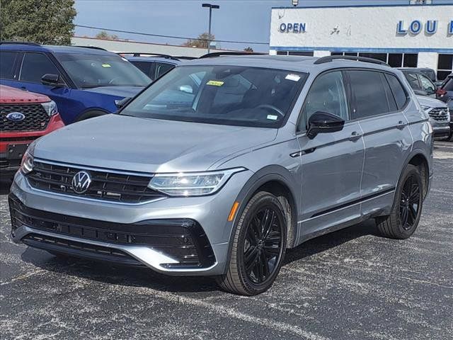 2022 Volkswagen Tiguan SE R-Line Black