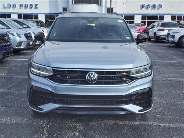 2022 Volkswagen Tiguan SE R-Line Black