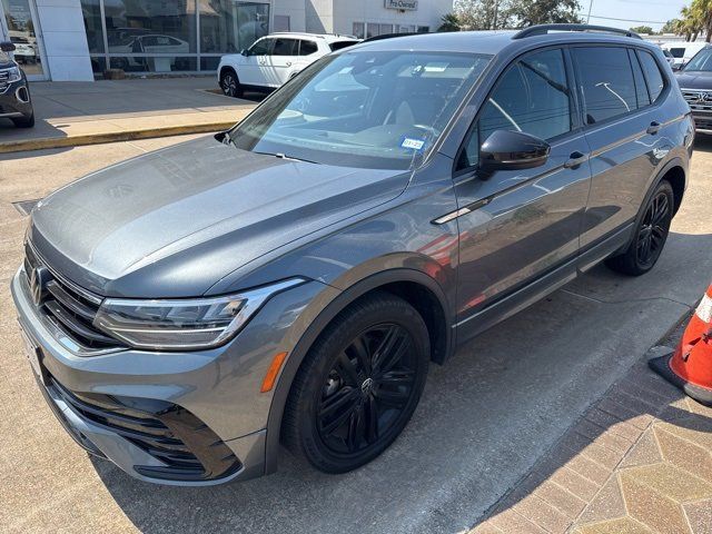 2022 Volkswagen Tiguan SE R-Line Black