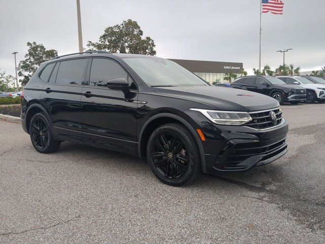 2022 Volkswagen Tiguan SE R-Line Black