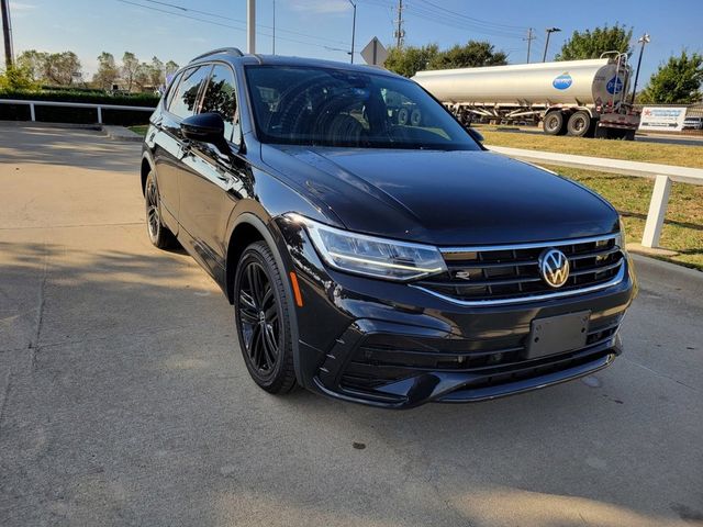 2022 Volkswagen Tiguan SE R-Line Black