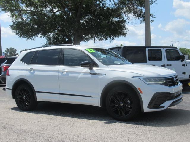 2022 Volkswagen Tiguan SE R-Line Black