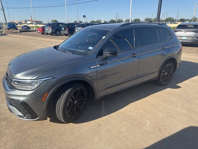 2022 Volkswagen Tiguan SE R-Line Black