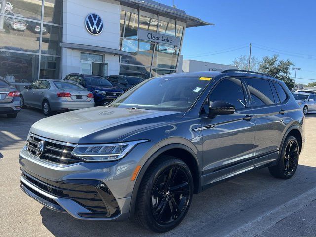 2022 Volkswagen Tiguan SE R-Line Black