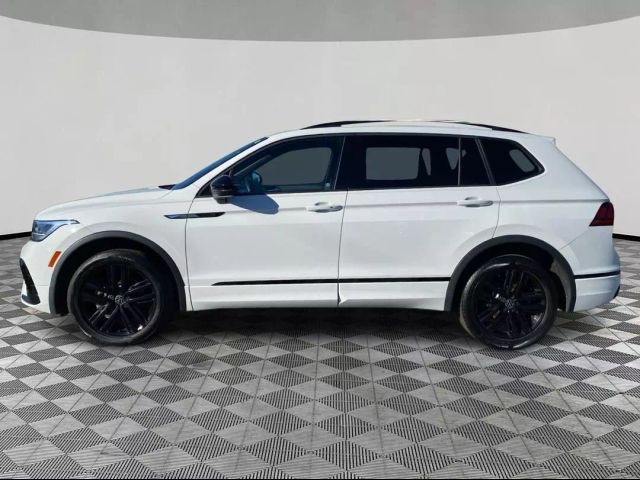 2022 Volkswagen Tiguan SE R-Line Black