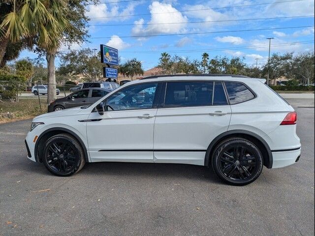 2022 Volkswagen Tiguan SE R-Line Black