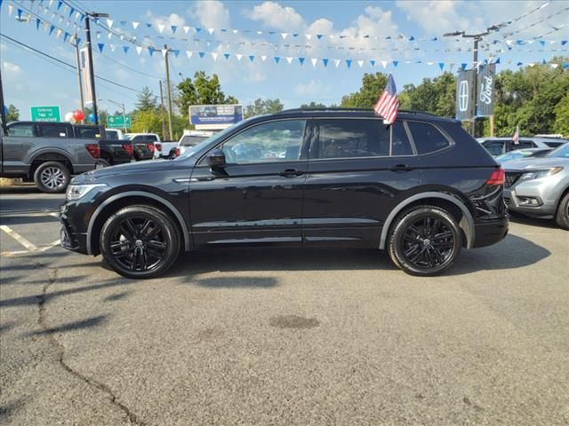 2022 Volkswagen Tiguan SE R-Line Black