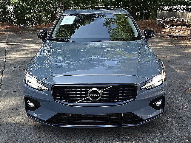 2022 Volvo S60 Black Edition Momentum