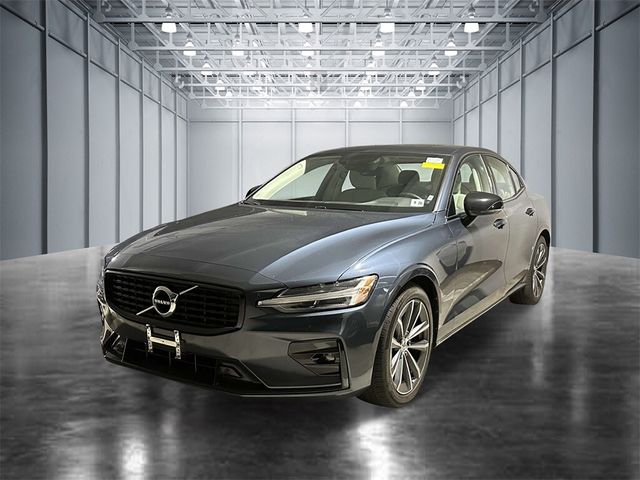 2022 Volvo S60 Momentum