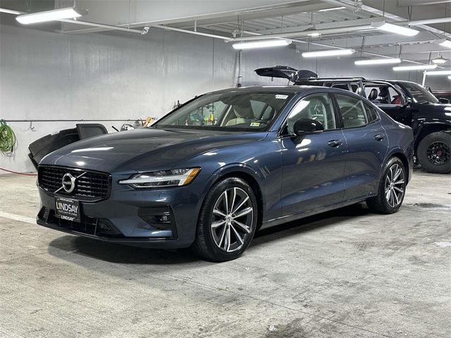 2022 Volvo S60 Momentum