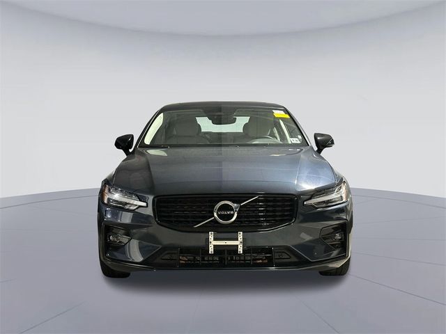 2022 Volvo S60 Momentum