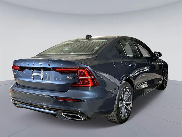 2022 Volvo S60 Momentum