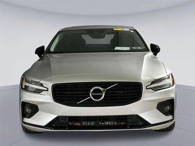 2022 Volvo S60 Momentum