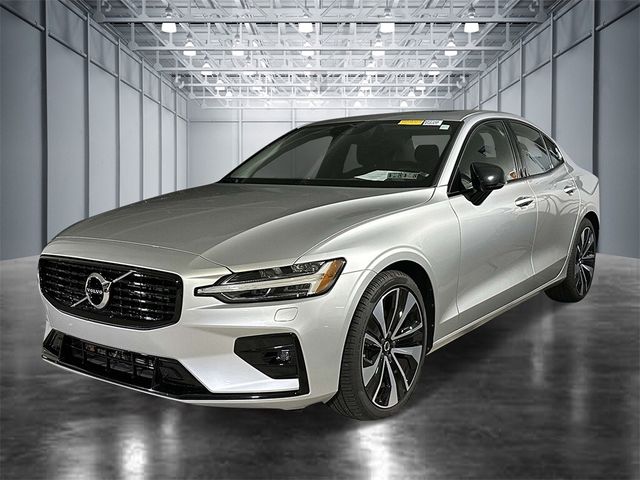 2022 Volvo S60 Momentum