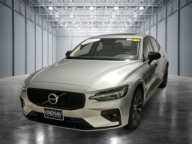 2022 Volvo S60 Momentum