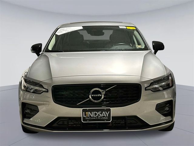 2022 Volvo S60 Momentum