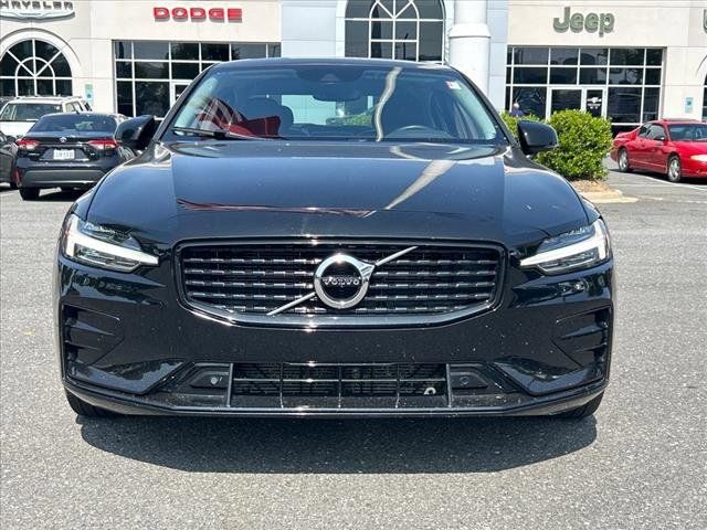 2022 Volvo S60 Momentum